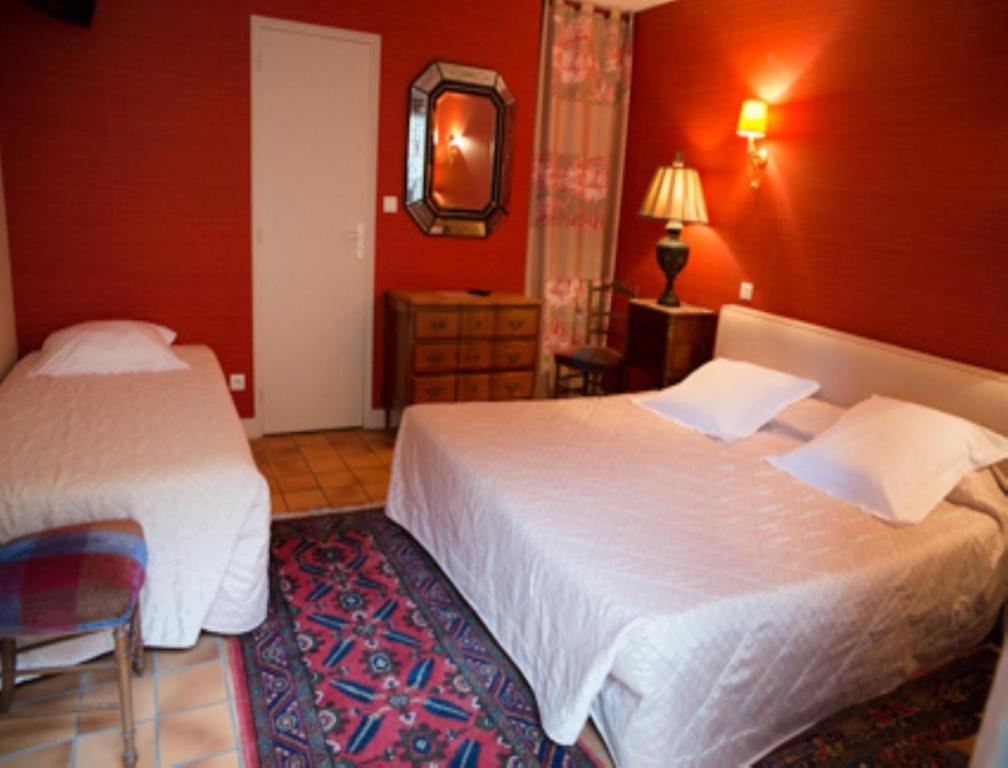 Le Petit Pont Hotell Moncé-en-Belin Rum bild