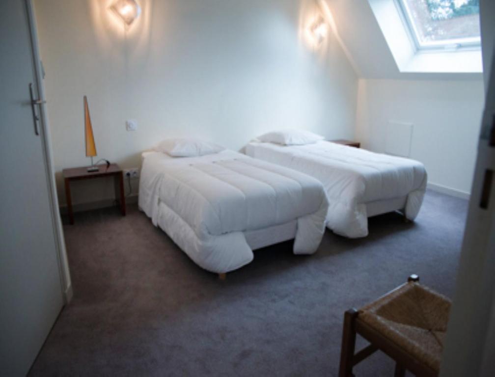Le Petit Pont Hotell Moncé-en-Belin Rum bild