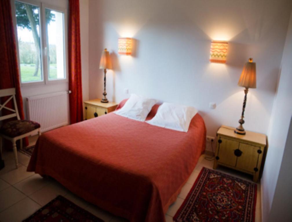 Le Petit Pont Hotell Moncé-en-Belin Rum bild